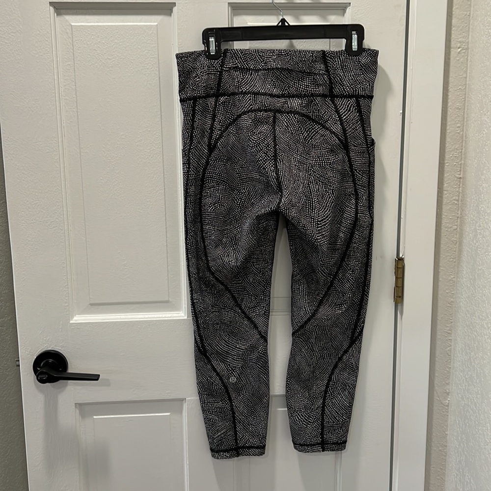 Lululemon - Picture 2 of 4